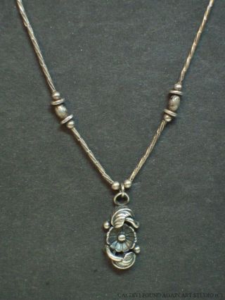 Southwestern Silver Flower Pendant Necklace Vintage Classic 70s Twist Tube Beads