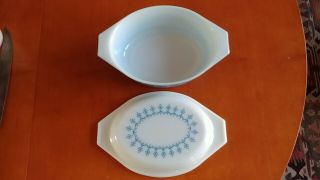 Snowflake Blue Garland 1.  5 qt Oval Casserole Dish White Lid 043 Vintage Pyrex 2
