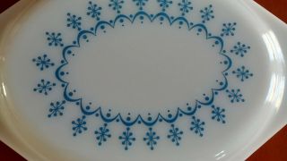 Snowflake Blue Garland 1.  5 qt Oval Casserole Dish White Lid 043 Vintage Pyrex 3