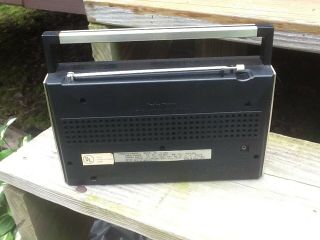 Vintage Realistic AM/FM AC/Battery Portable Radio 12 - 665 Radio Shack 2