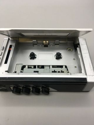 Vintage Sanyo M - GR70 AM/FM Cassette Tape Player Radio Portable Stereo - G34 7