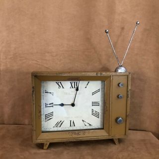 Television Shaped Shelf Clock Table Top Antenna Battery Operated Vintage Style