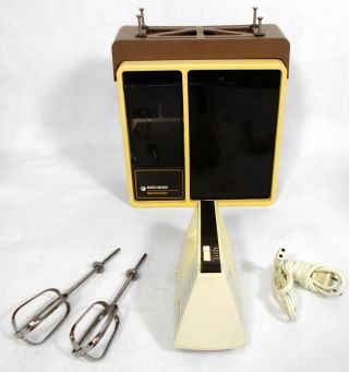 Vintage Black & Decker Spacemaker Under Cabinet Handheld Mixer Blender Beater