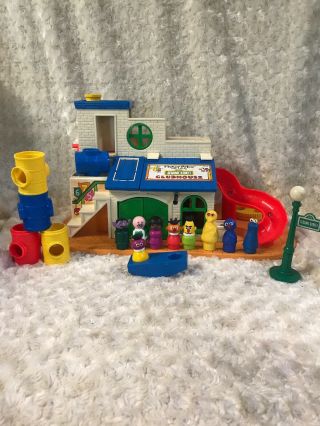Vintage 1976 Fisher - Price Sesame Street Clubhouse 937 Little People Play Family