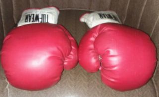 Vintage Tuf - Wear Red and White Boxing Gloves 16oz.  Laceless Hand Protection 5