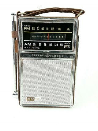 Vintage General Electric Model 7 - 2877f Portable Am/fm Ge Radio - &