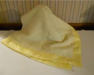Beacon Vintage Acrylic Baby Blanket Yellow Fleeced Open Waffle Weave Nylon Trim