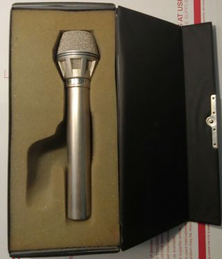 Vintage Akg D190e Dynamic Cardioid Microphone With Case