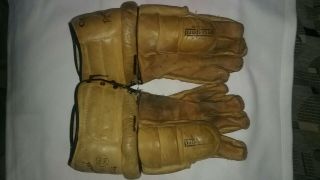 Vintage hockey gloves professional 