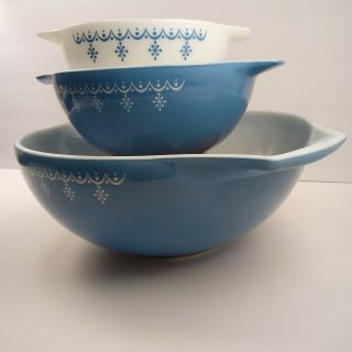Vintage Pyrex Snowflake Blue Garland Cinderella Mixing Bowls 441 - 444 Set Of 3