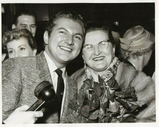 Liberace Mother World - Exclusive 63 - Year - Old 8x10 " Dated Vintage Photo