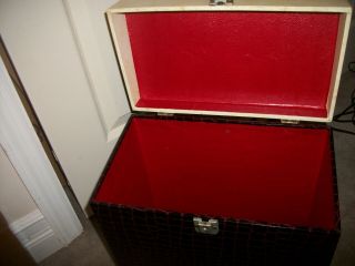 VINTAGE LP RECORD CARRIER CASE WITH LOCK & KEY - 8