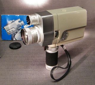 Vintage Minolta Auto Zoom 8/ 8mm Home Movie Camera Minty