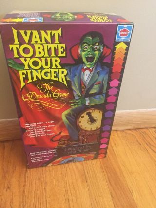 Vintage 1981 Hasbro I Vant To Bite Your Finger Dracula Game Complete.