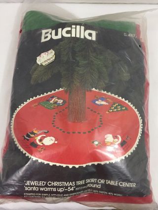 Vtg Bucilla Christmas Tree Skirt Kit 1981 Santa Warms Up 54” Diameter Made Usa