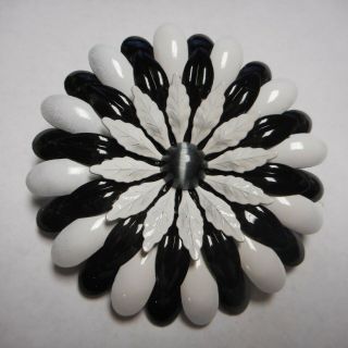 Wow Vintage Enamel Flower Pin / Brooch Black And White Fantastic