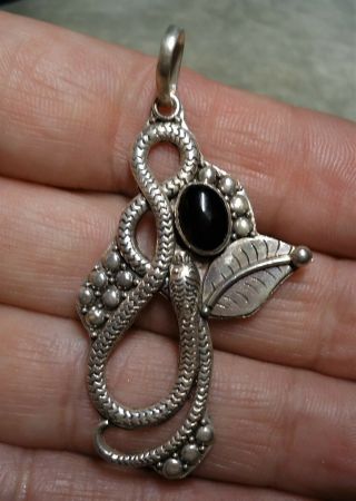 Neat Vintage Sterling Silver Black Onyx Long Snake & Leaf Pendant