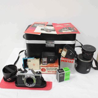 Vintage Pentax Me 35mm Slr Camera With Accessories Set 305