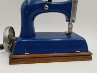 Vintage Junior Miss Sewing Machine Metal Hand Crank Toy Artcraft Metal Products 8