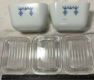 2 Vintage Pyrex 501 B 1 1/2 Cup Blue Snowflake Garland Dish W/ Lids & Extra Lid