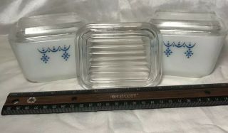 2 Vintage Pyrex 501 B 1 1/2 Cup Blue Snowflake Garland Dish w/ Lids & Extra Lid 3