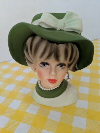 Vintage Napco Ware Ladies Head Vase C7494 Green hat.  Pearl necklace 2