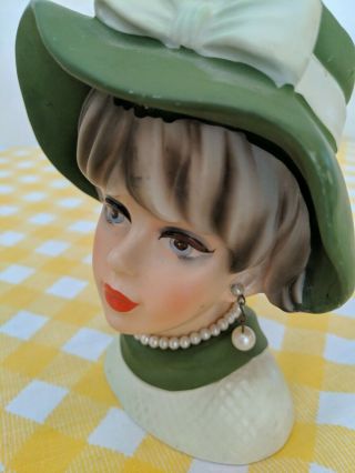 Vintage Napco Ware Ladies Head Vase C7494 Green hat.  Pearl necklace 4