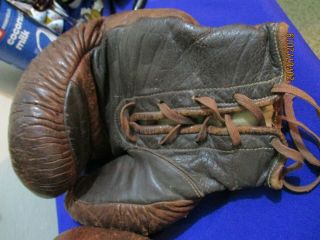 VINTAGE OLD QUALITY LEATHER BOXING GLOVES 1940 ' S 4