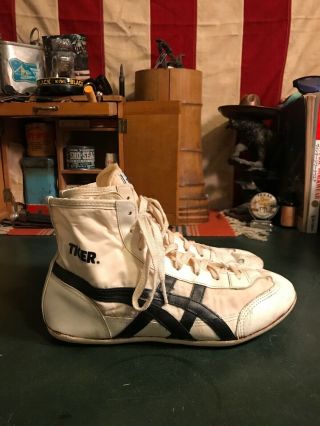 Vintage Asics Tiger Wrestling Shoes Size 9 Made In Korea.  Split Second 1980s