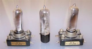 3 Old 1920s Western Electric 215 - A Vt - 5 Tubes With 121a Tube Sockets