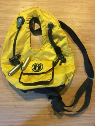 A Vintage Scuba Aqua - Lung Us Divers Co2 Vest Yellow Very Shape