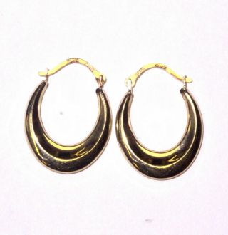 10k yellow gold ladies hollow hoop earrings.  7g estate womens vintage 2