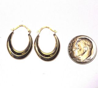 10k yellow gold ladies hollow hoop earrings.  7g estate womens vintage 3