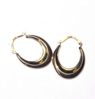 10k yellow gold ladies hollow hoop earrings.  7g estate womens vintage 6