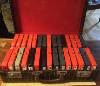 30 Vintage 1970s 8 Track Tapes & Faux Alligator Case Red Lining w/ Keys 2