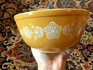 Vintage Pyrex Mixing Bowl Butterfly Gold 403 2.  5 Quart Nesting Flowers 8.  75 " W