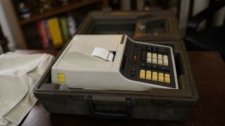 1973 Hewlett Packard Model 46 Calculator,  Hard Case & Cover (Near) 7