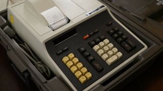1973 Hewlett Packard Model 46 Calculator,  Hard Case & Cover (Near) 8