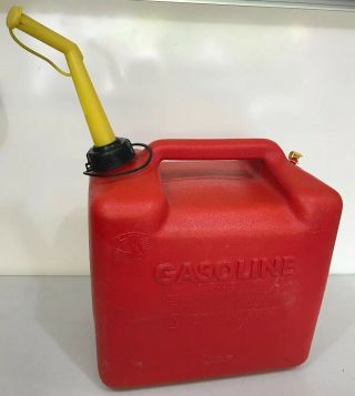Vintage Chilton Gas Can 5 Gallon Vented With Screened Spout Mod.  P500