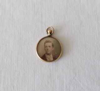 Vintage Rolled Gold Picture Pendant / Locket With Glass