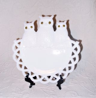 Vintage Westmoreland White Milk Glass Owl Trio Lattice Work Display Plate Euc