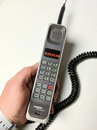 Vintage Motorola Brick Cell Phone w/accessories - Model F09NFD8466AG 2