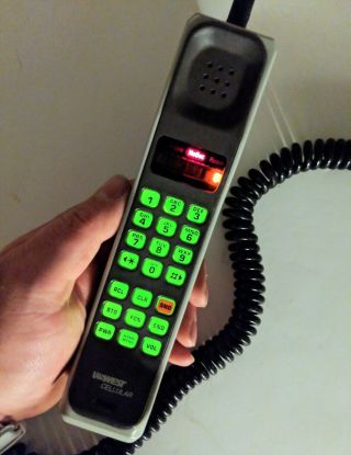 Vintage Motorola Brick Cell Phone w/accessories - Model F09NFD8466AG 3