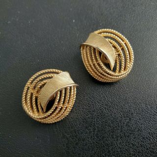 Signed Crown Trifari Vintage Gold Tone Striped Leaf Modernist Clip Earrings O28