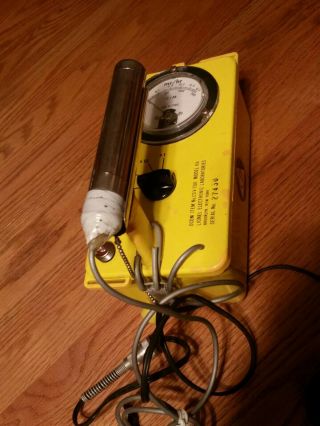 Victoreen Cdv - 700 Model 6b Geiger Counter Cold War Prep Prepper Vintage Read
