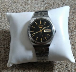 Vintage Men`s Automatic Seiko 5 Wrist Watch