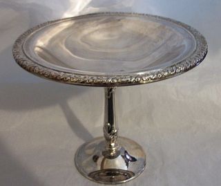 Vintage Oneida Silver Plate 6.  25 " Pedestal Dish Bowl Candy Nuts Display Lovely