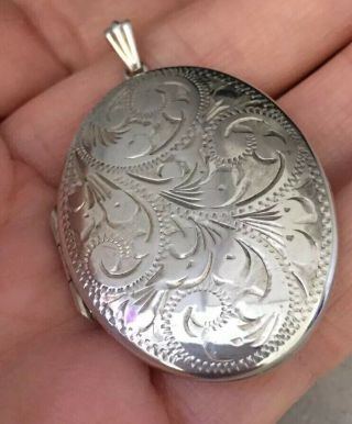 Vintage Jewellery Lovely Big Sterling Silver Etched Locket - Hallmarks