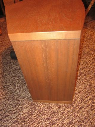 Single BOSE 901 Series IV Speaker Brown Cabinet,  Logo badge on 3