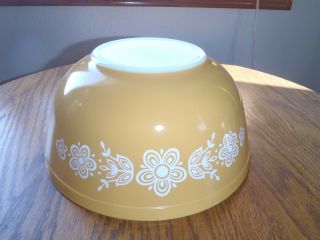 Vintage Pyrex Gold Cinderella,  Butterfly Bowl No.  403.  (.)